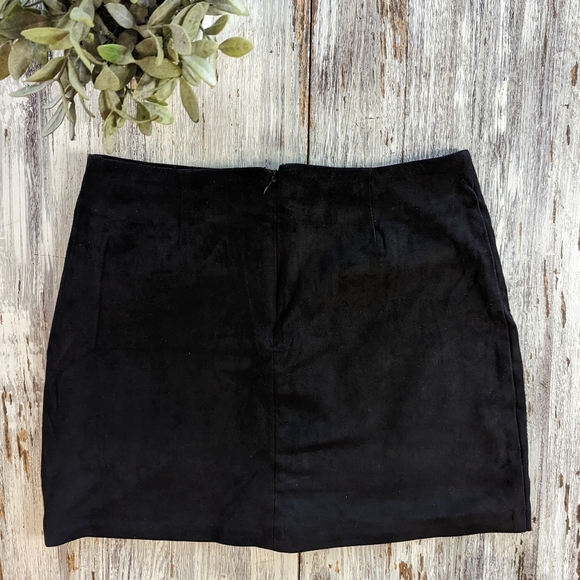 Brunette the Label Faux Suede Black Mini Skirt Women's XS - Picture 4 of 7